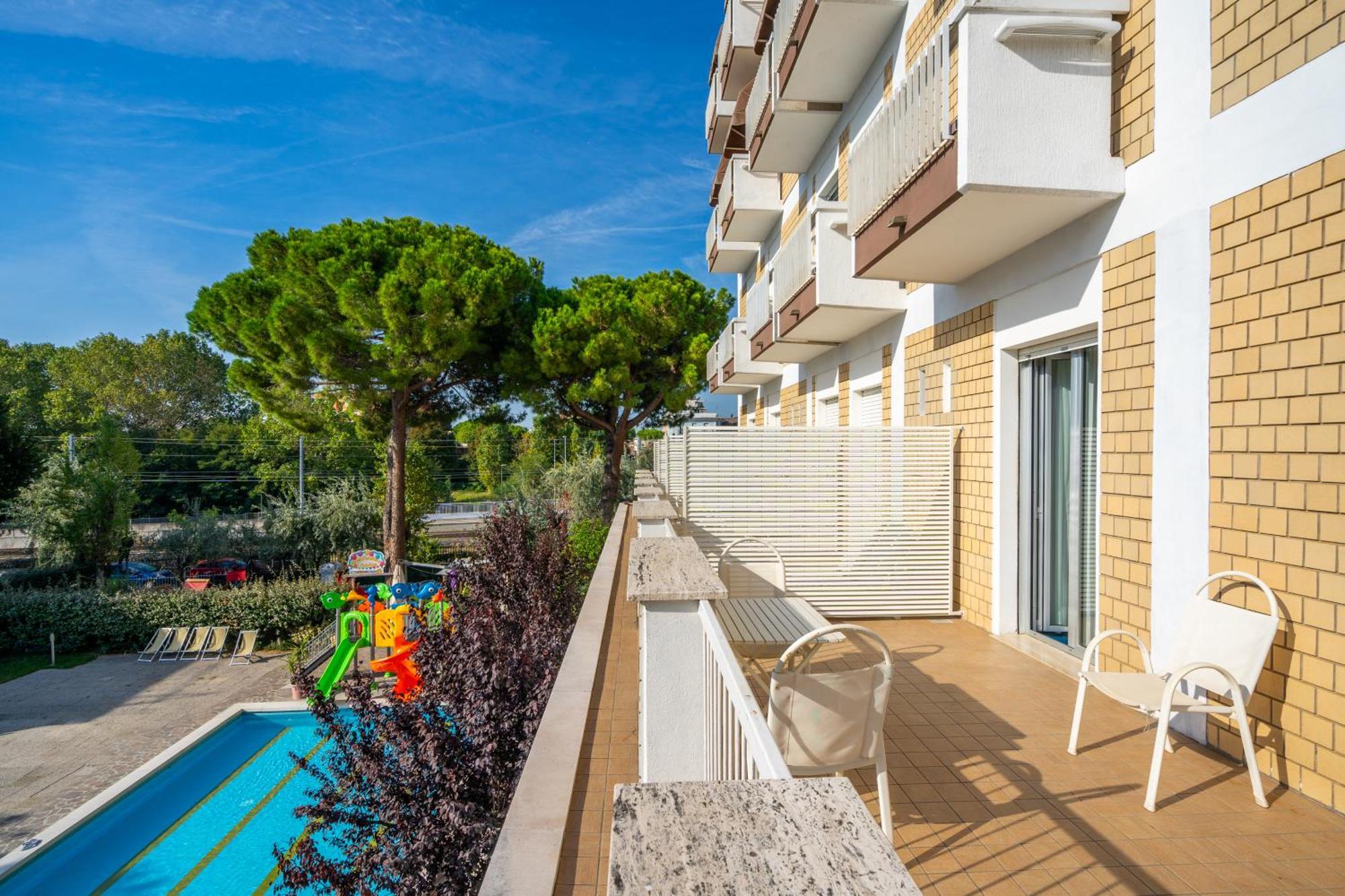 Lotus Hotel All Inclusive & Spiaggia Rimini Kültér fotó