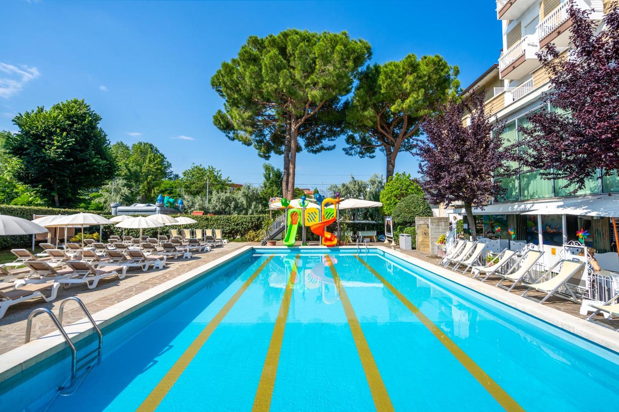 Lotus Hotel All Inclusive & Spiaggia Rimini Kültér fotó